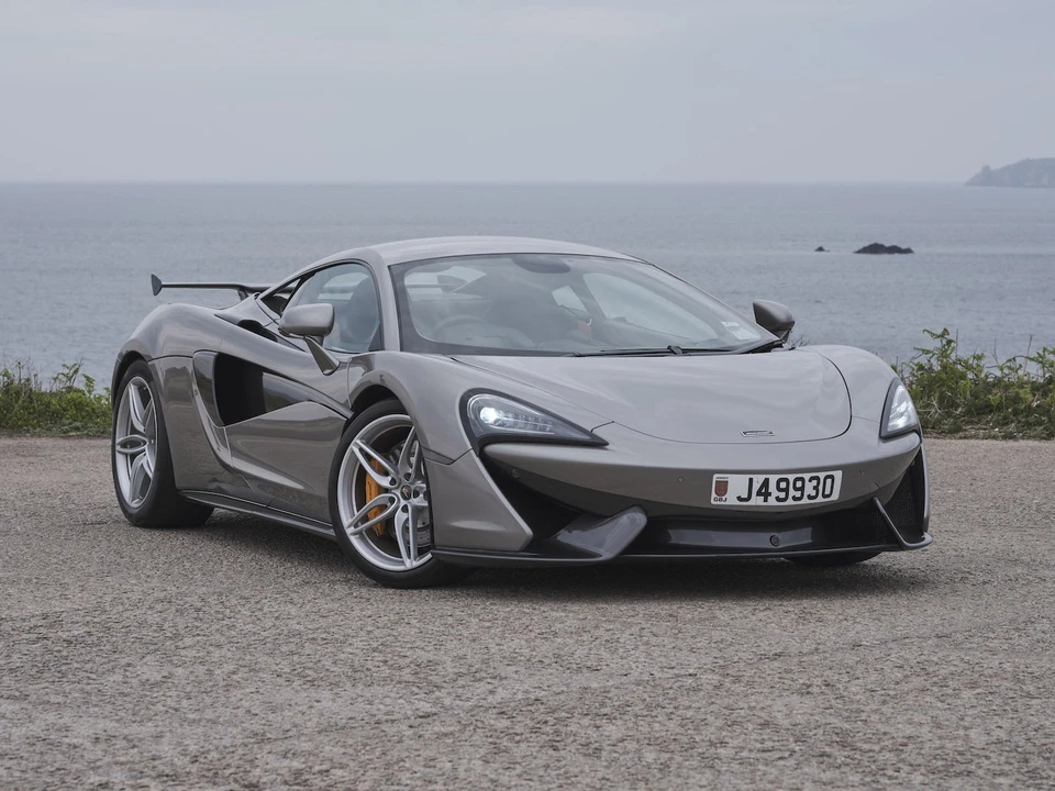 2016 McLaren 570S - Image 2 of 31
