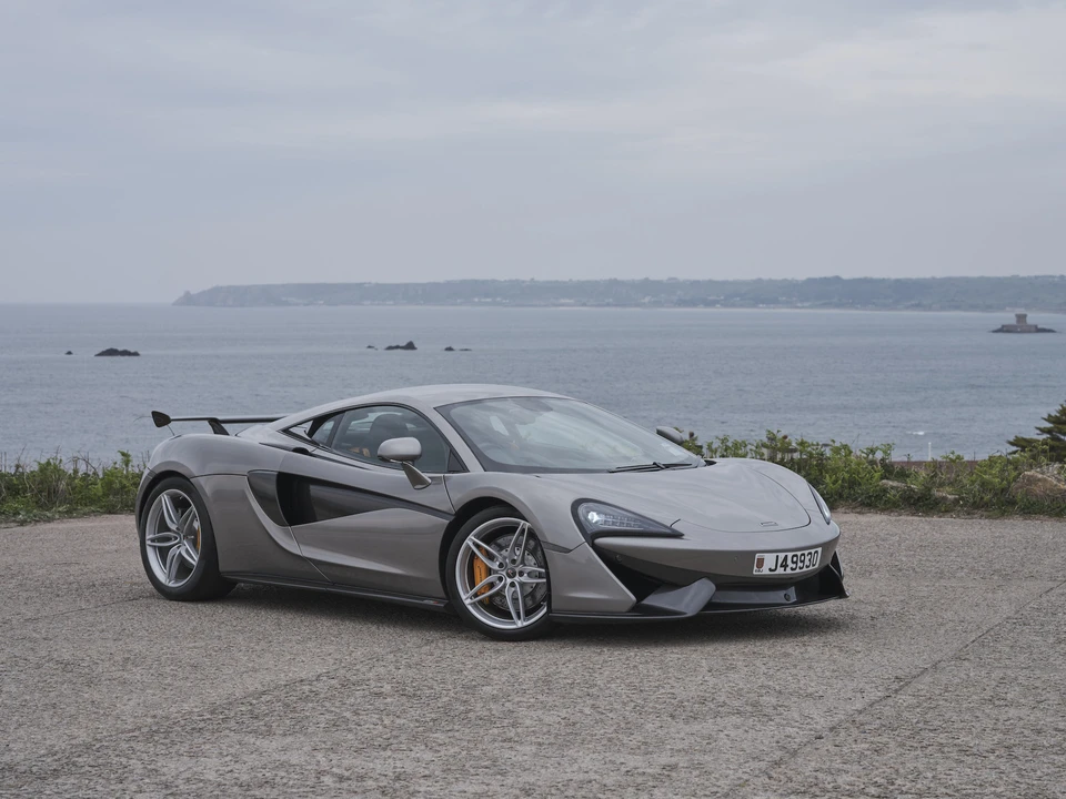 2016 McLaren 570S - Image 19 of 31