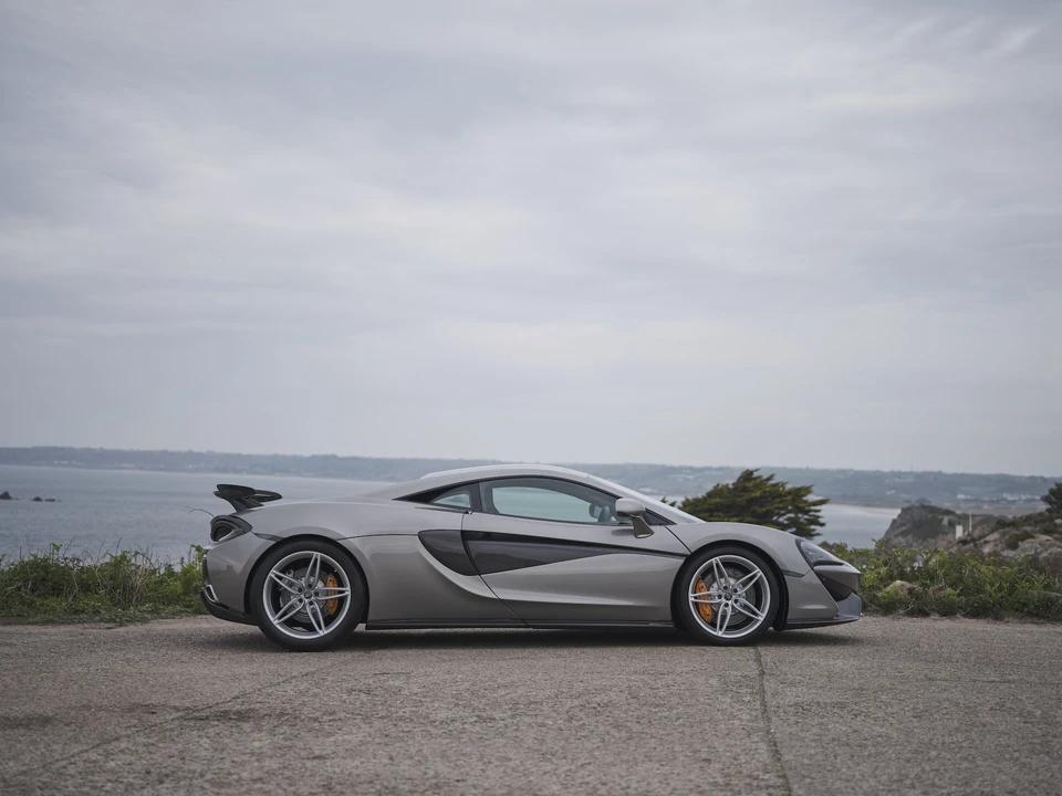 2016 McLaren 570S - Image 5 of 31