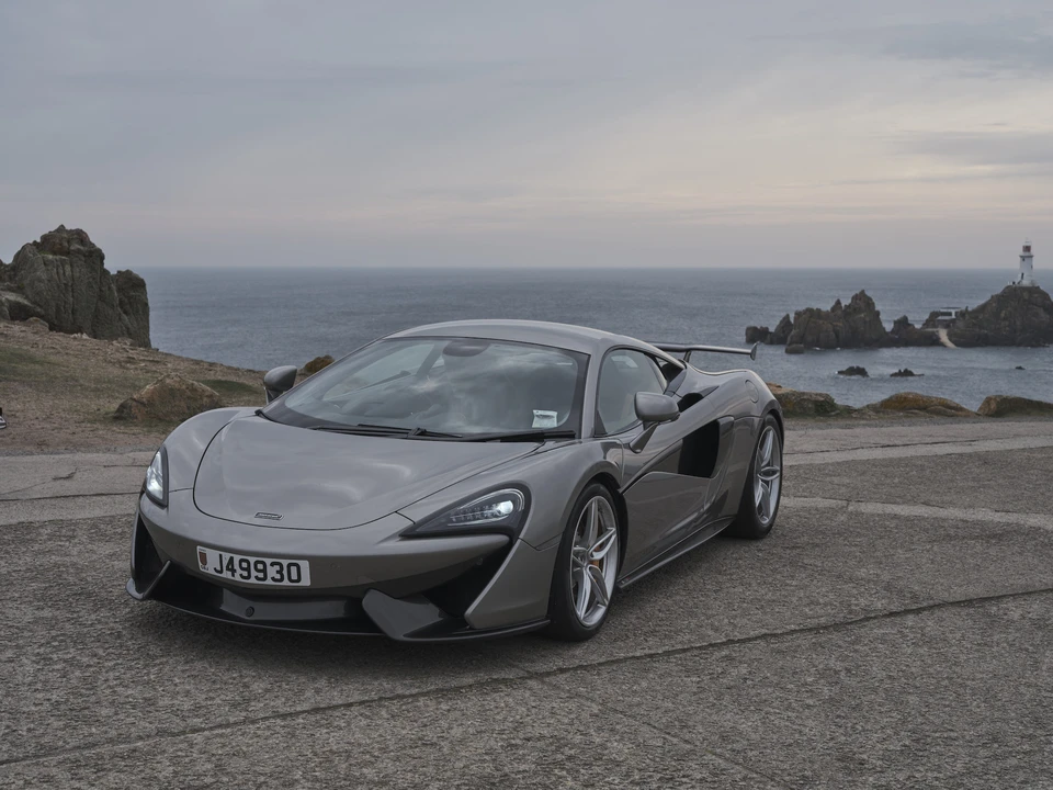 2016 McLaren 570S - Image 16 of 31