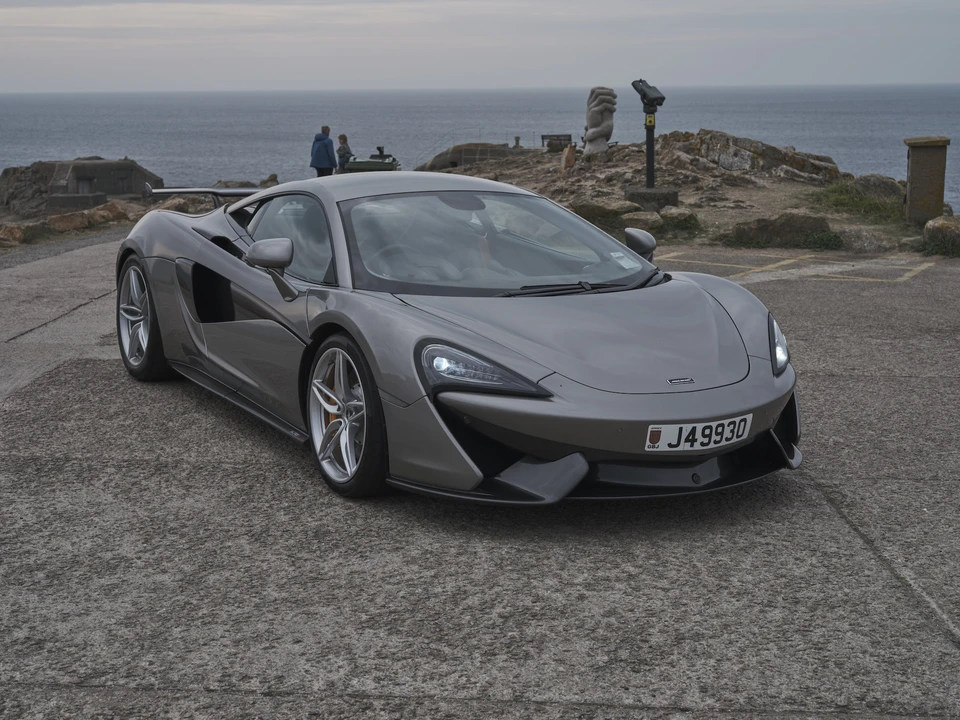 2016 McLaren 570S - Image 17 of 31