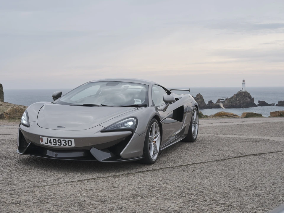 2016 McLaren 570S - Image 10 of 31