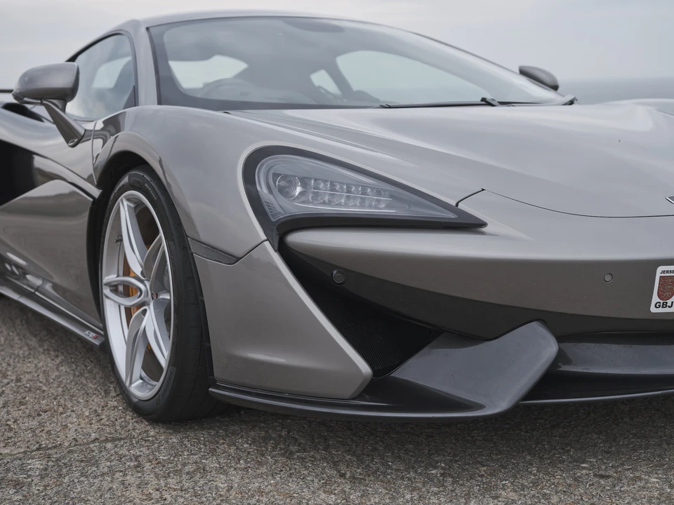 2016 McLaren 570S - Image 25 of 31