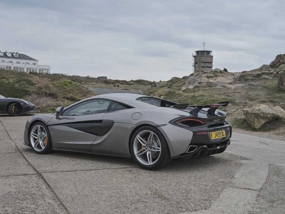 2016 McLaren 570S - Image 14 of 31