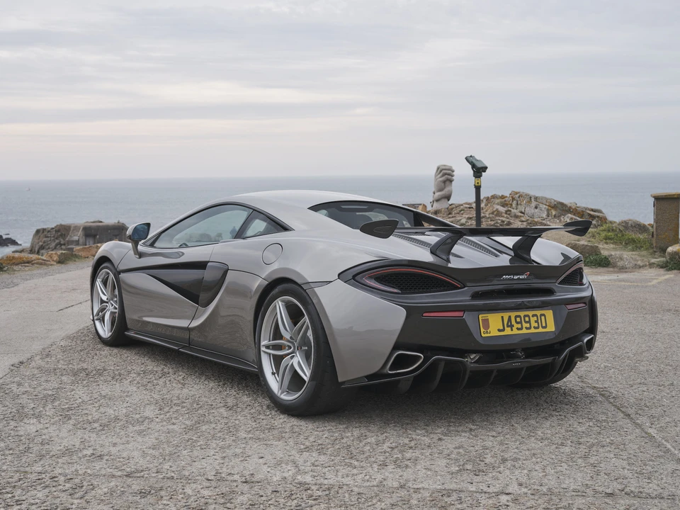 2016 McLaren 570S - Image 8 of 31