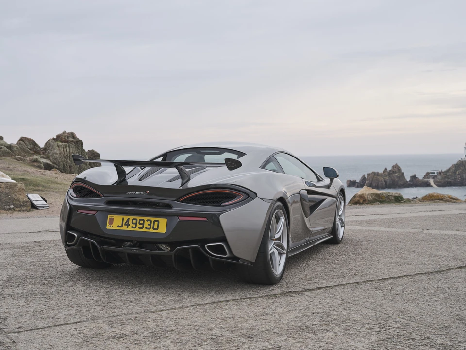 2016 McLaren 570S - Image 6 of 31