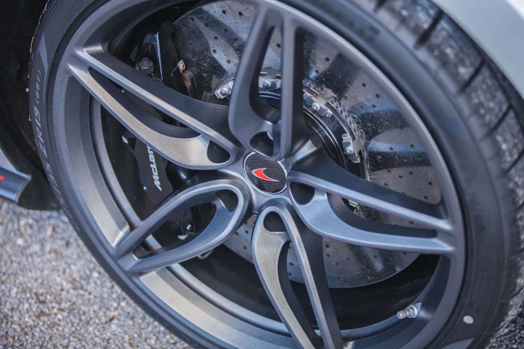 2016 McLaren 570S - Image 24 of 31