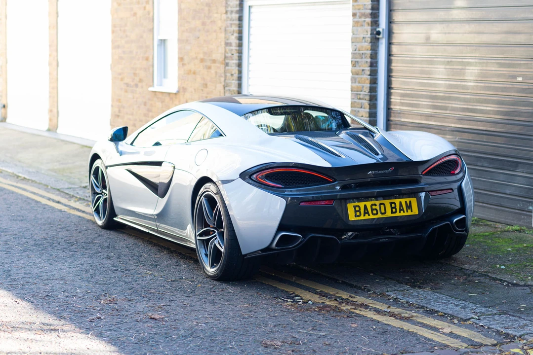 2016 McLaren 570S - Image 17 of 31