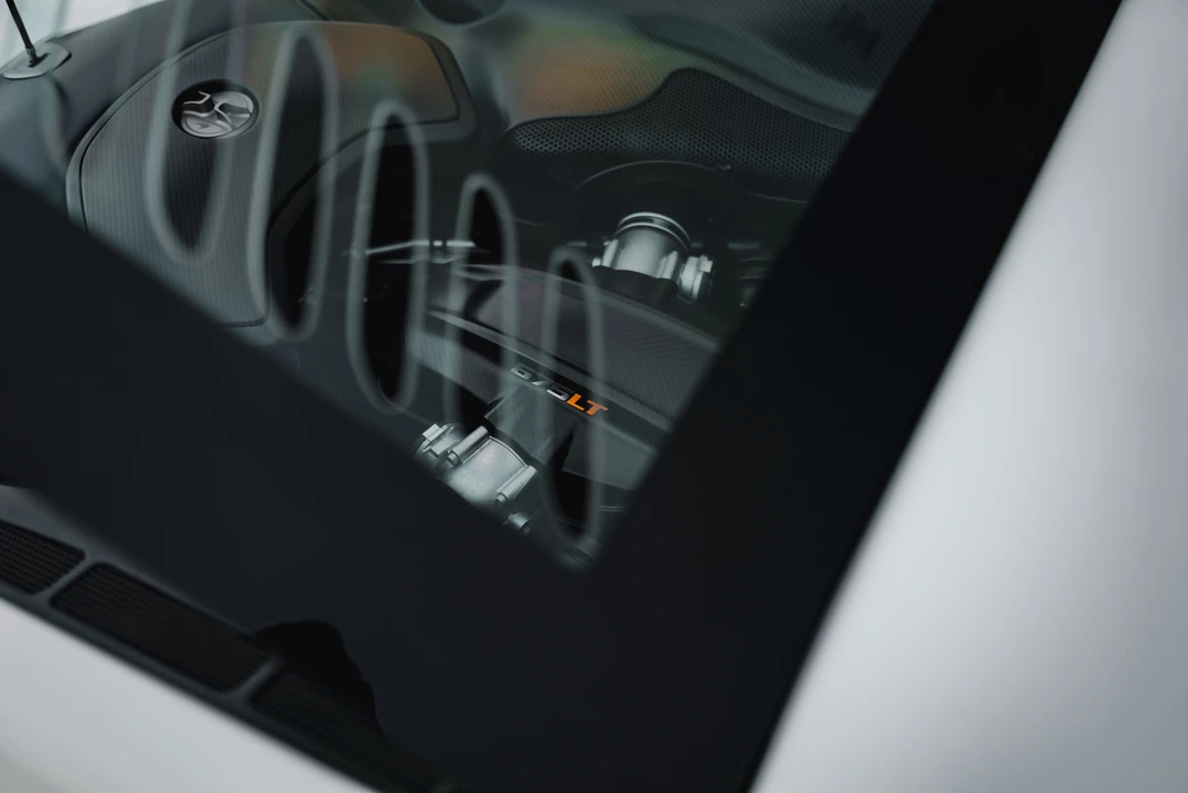 2016 McLaren 675LT Coupe - Image 19 of 31