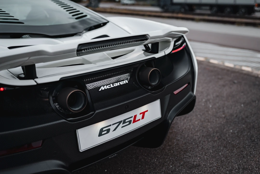 2016 McLaren 675LT Coupe - Image 24 of 31