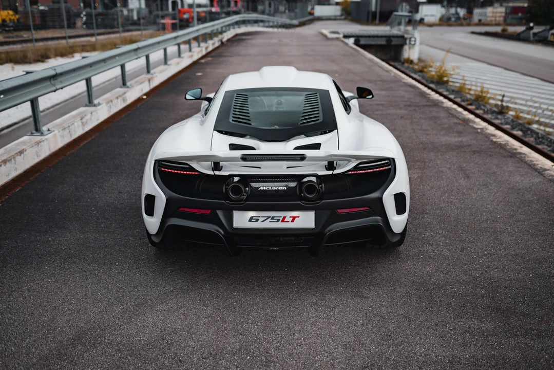 2016 McLaren 675LT Coupe - Image 7 of 31