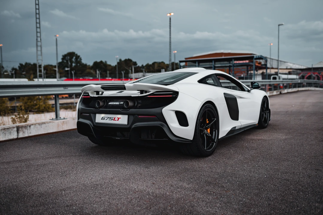 2016 McLaren 675LT Coupe - Image 6 of 31