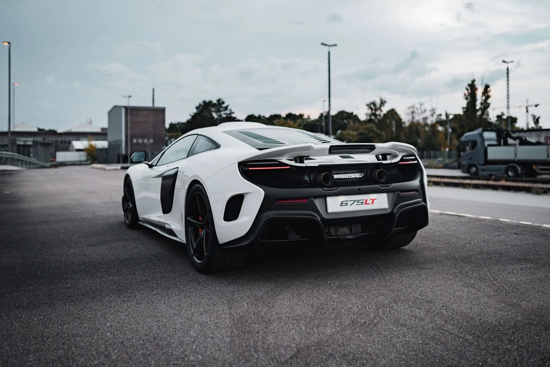2016 McLaren 675LT Coupe - Image 8 of 31