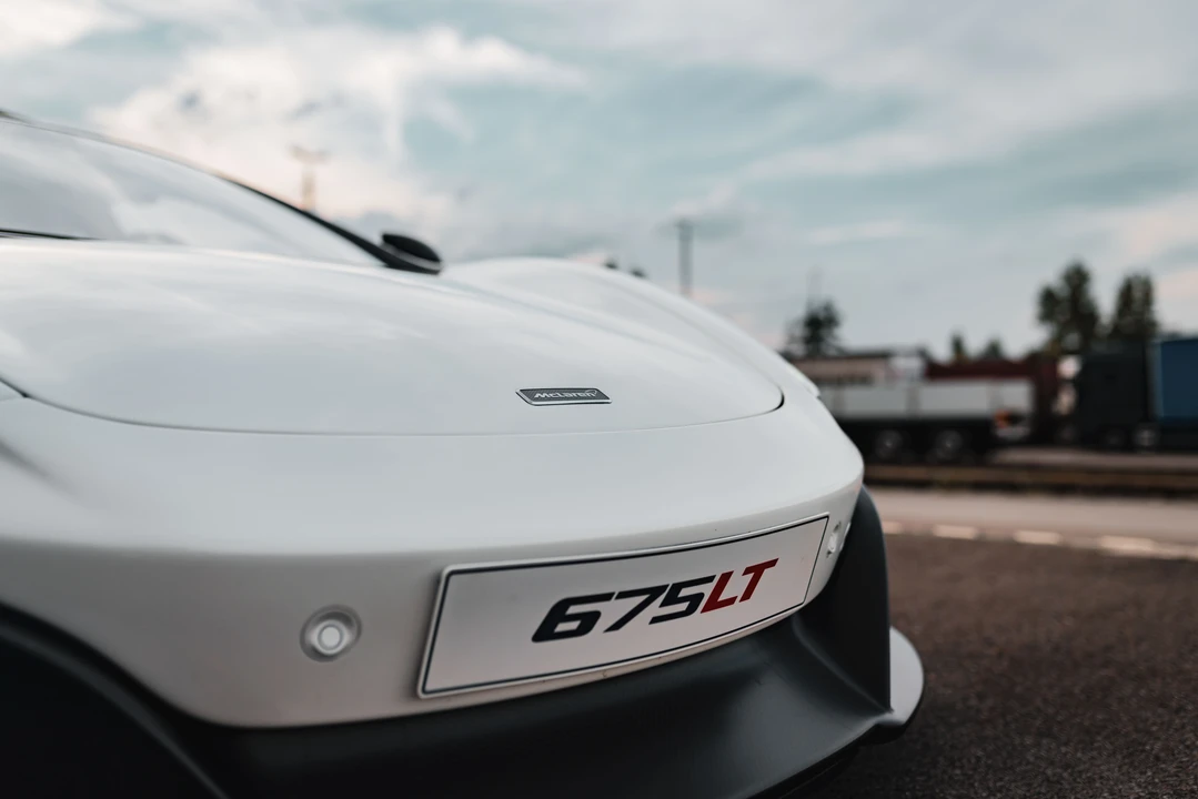 2016 McLaren 675LT Coupe - Image 17 of 31