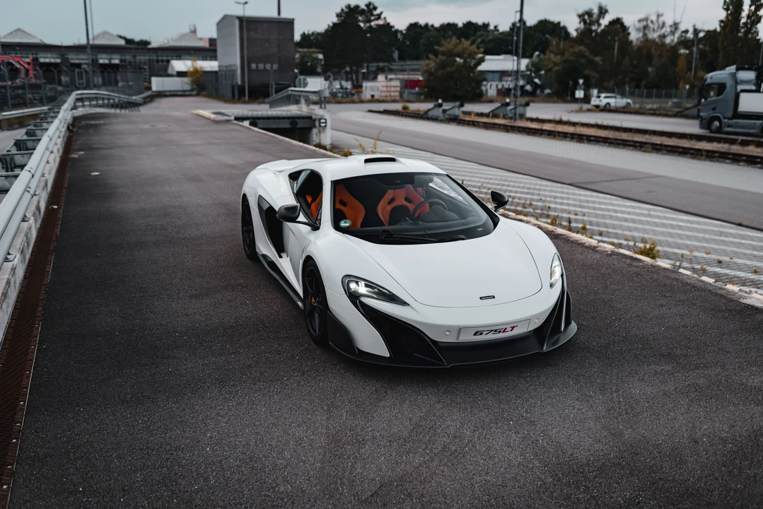 2016 McLaren 675LT Coupe - Image 4 of 31