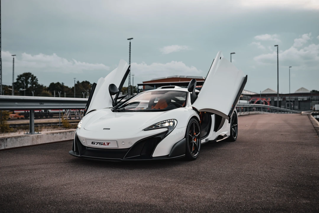 2016 McLaren 675LT Coupe - Image 13 of 31