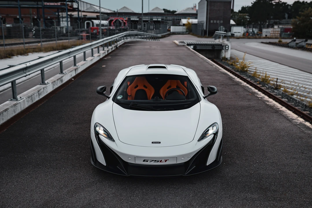 2016 McLaren 675LT Coupe - Image 14 of 31
