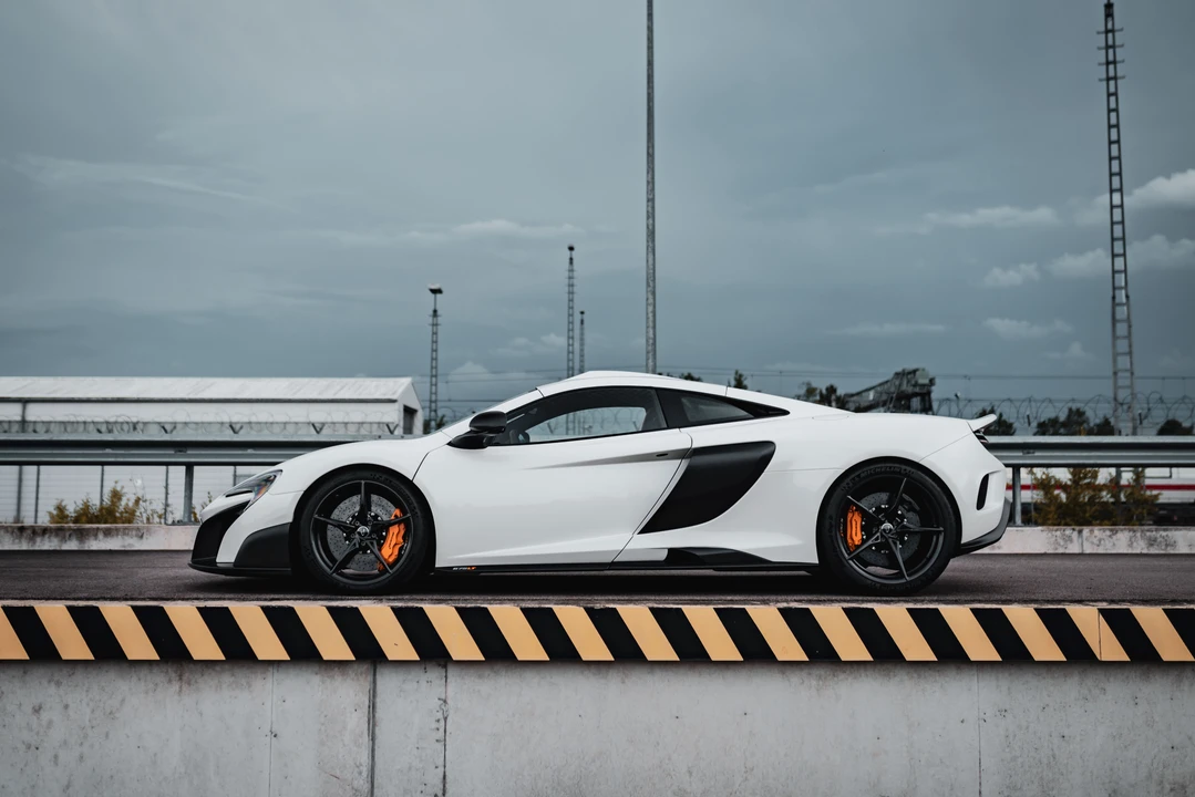 2016 McLaren 675LT Coupe - Image 9 of 31