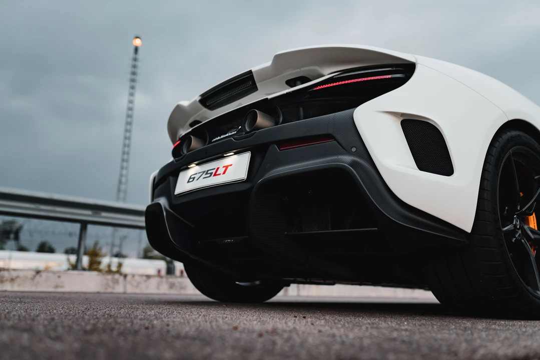 2016 McLaren 675LT Coupe - Image 25 of 31