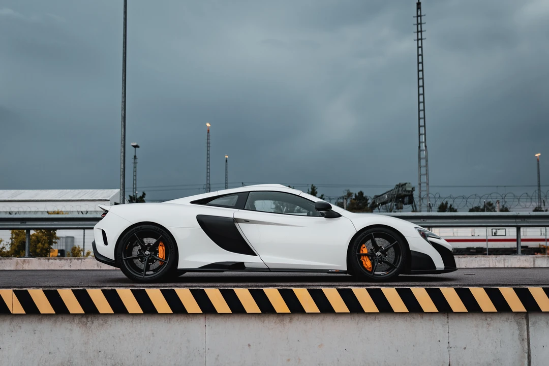 2016 McLaren 675LT Coupe - Image 5 of 31