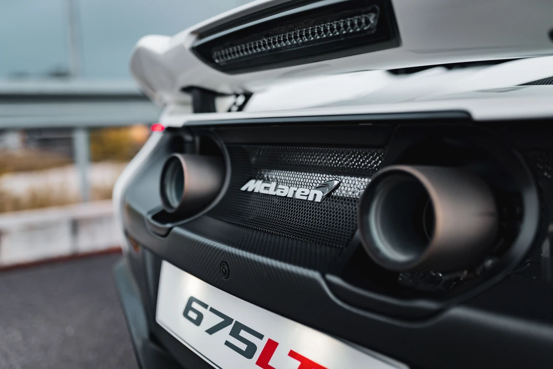 2016 McLaren 675LT Coupe - Image 26 of 31