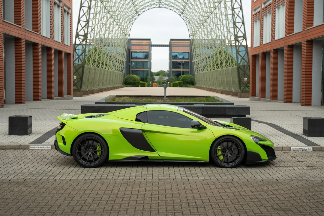2016 McLaren 675LT Spider - Image 14 of 31