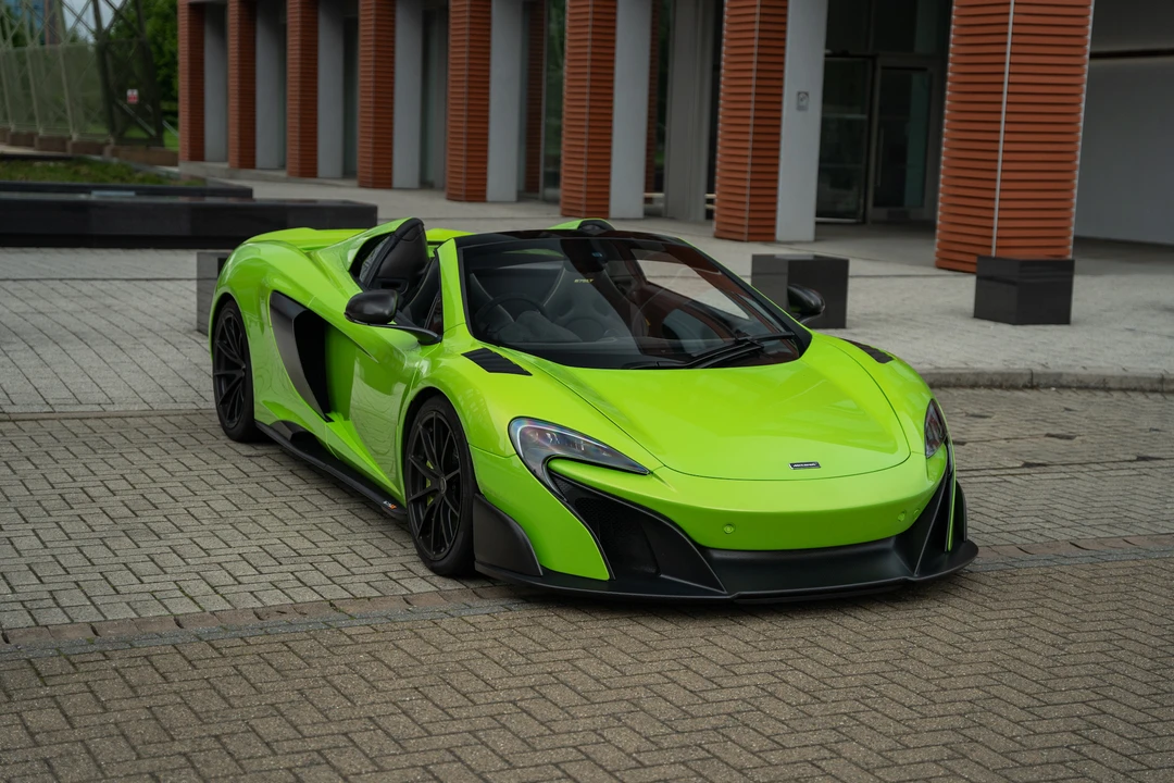 2016 McLaren 675LT Spider - Image 9 of 31