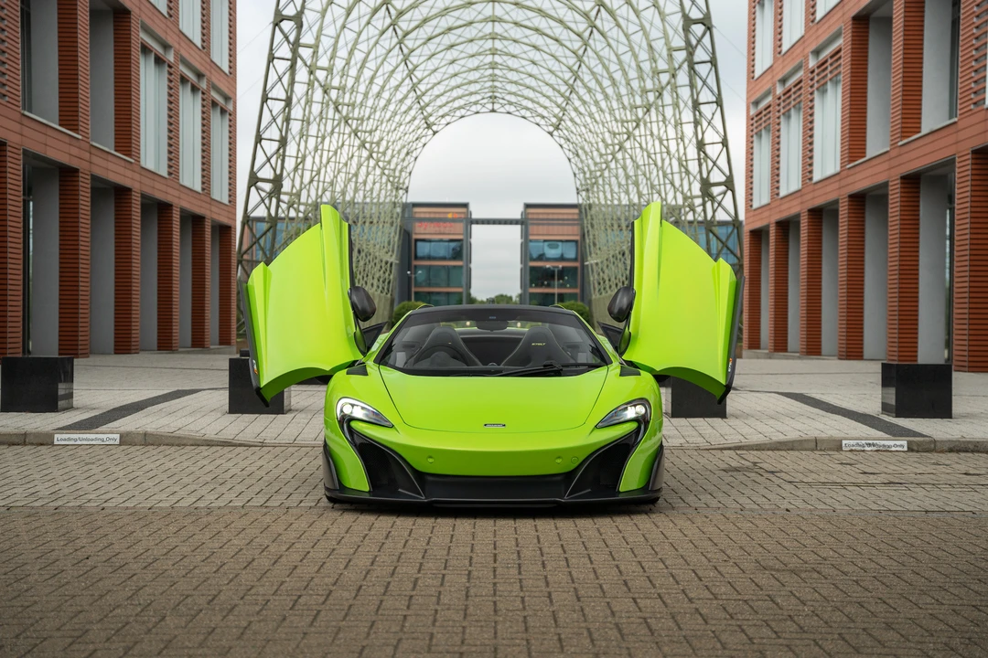2016 McLaren 675LT Spider - Image 10 of 31