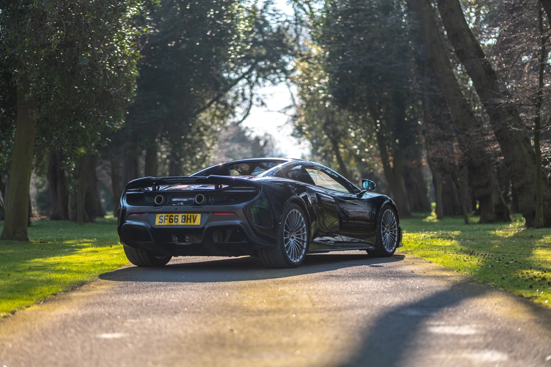 2016 McLaren 675LT Spider - Image 11 of 31