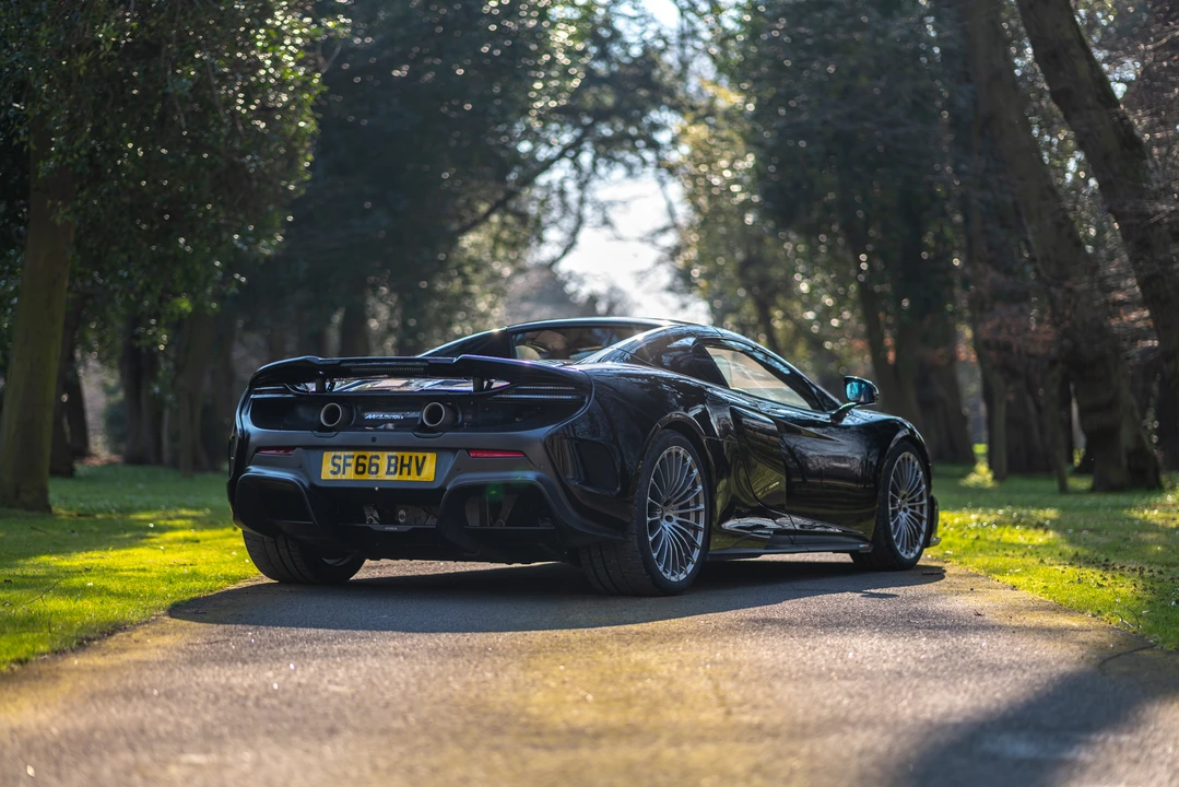 2016 McLaren 675LT Spider - Image 8 of 31