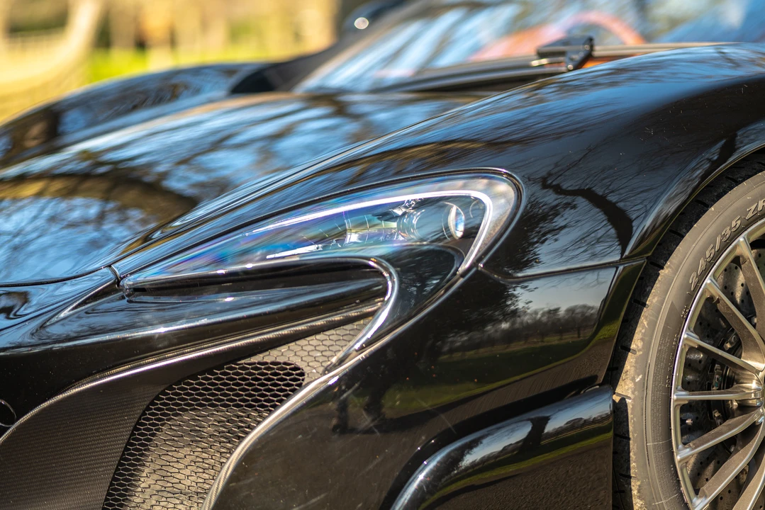 2016 McLaren 675LT Spider - Image 13 of 31