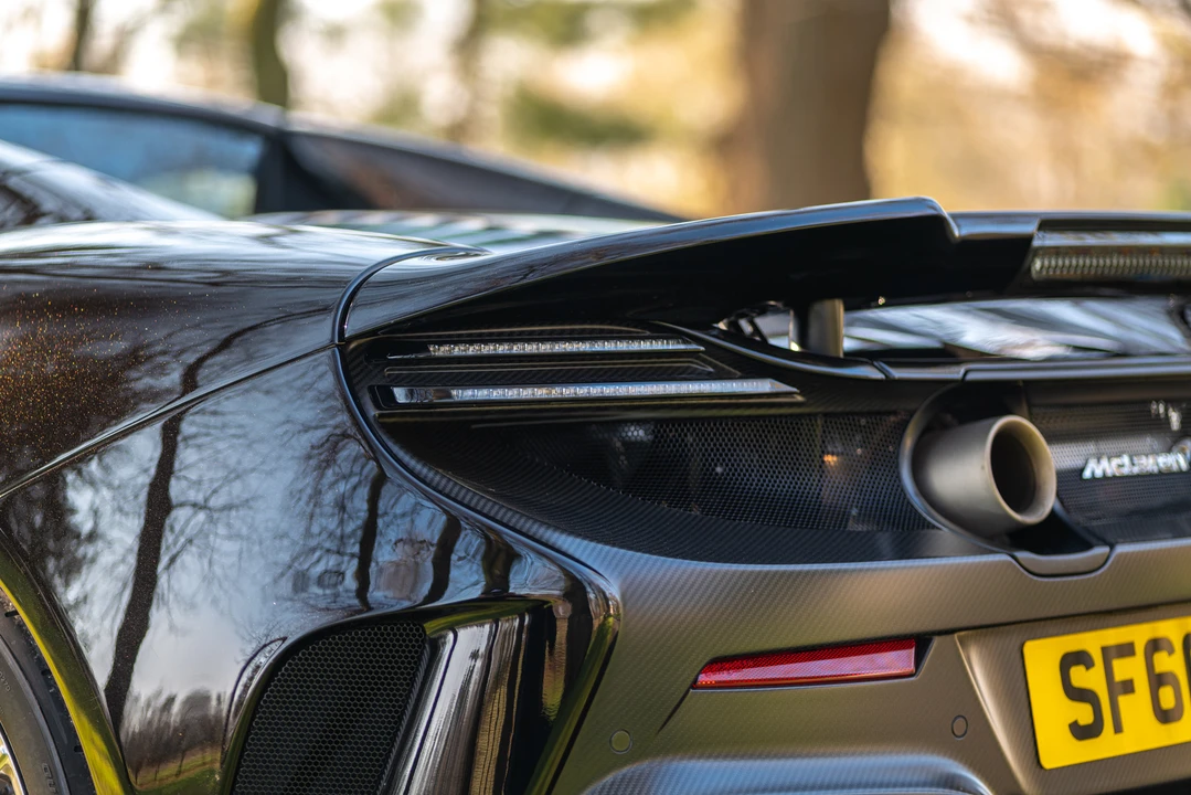 2016 McLaren 675LT Spider - Image 23 of 31