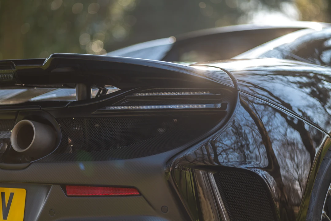 2016 McLaren 675LT Spider - Image 24 of 31