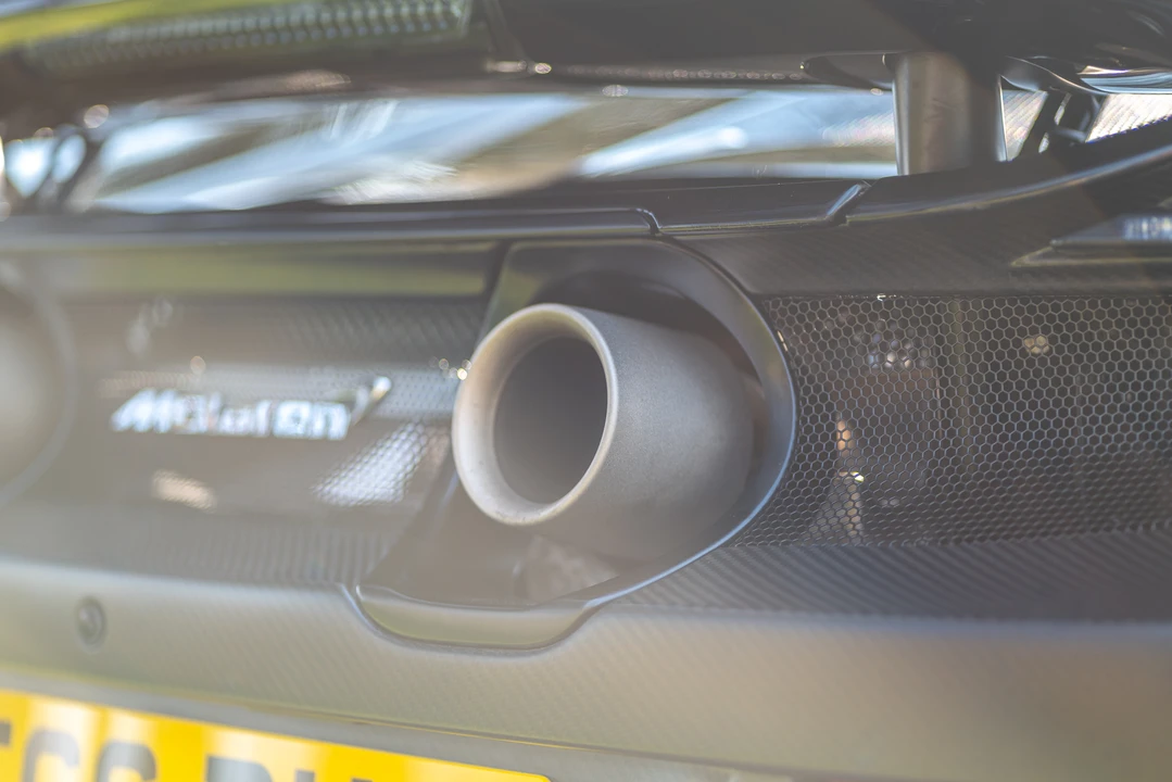 2016 McLaren 675LT Spider - Image 25 of 31