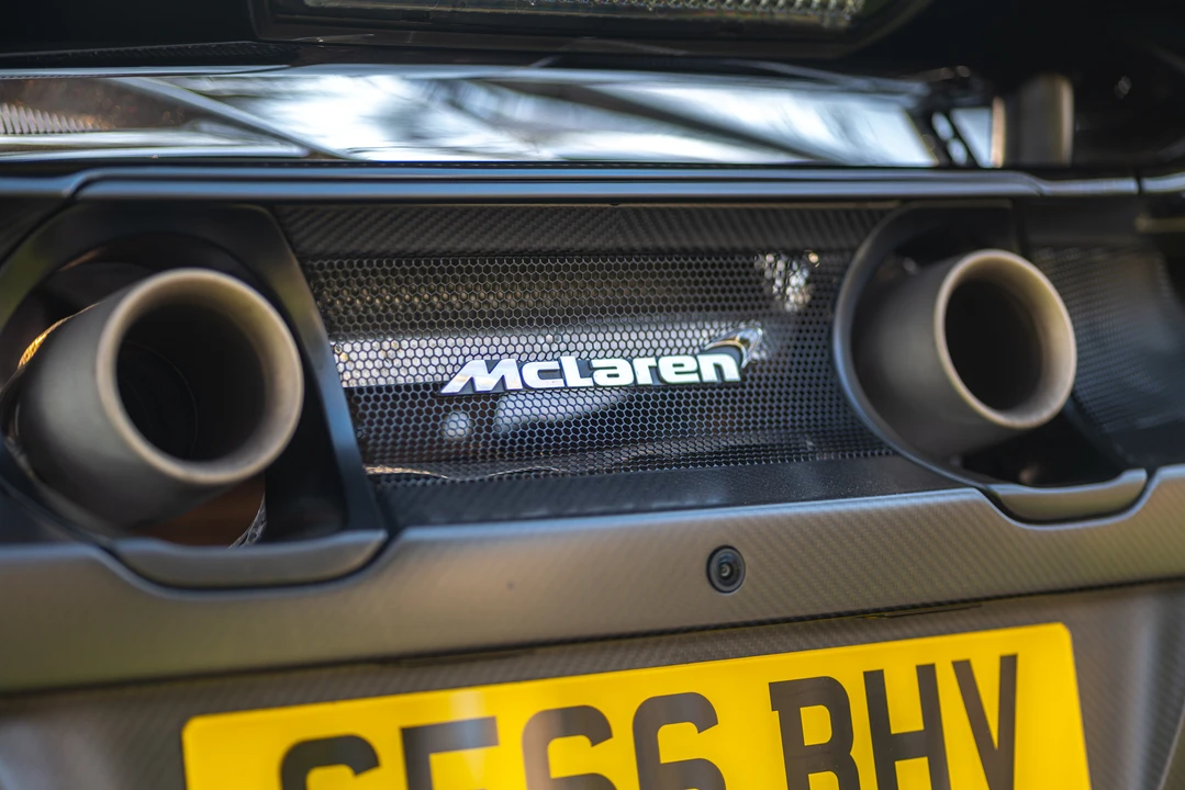 2016 McLaren 675LT Spider - Image 27 of 31