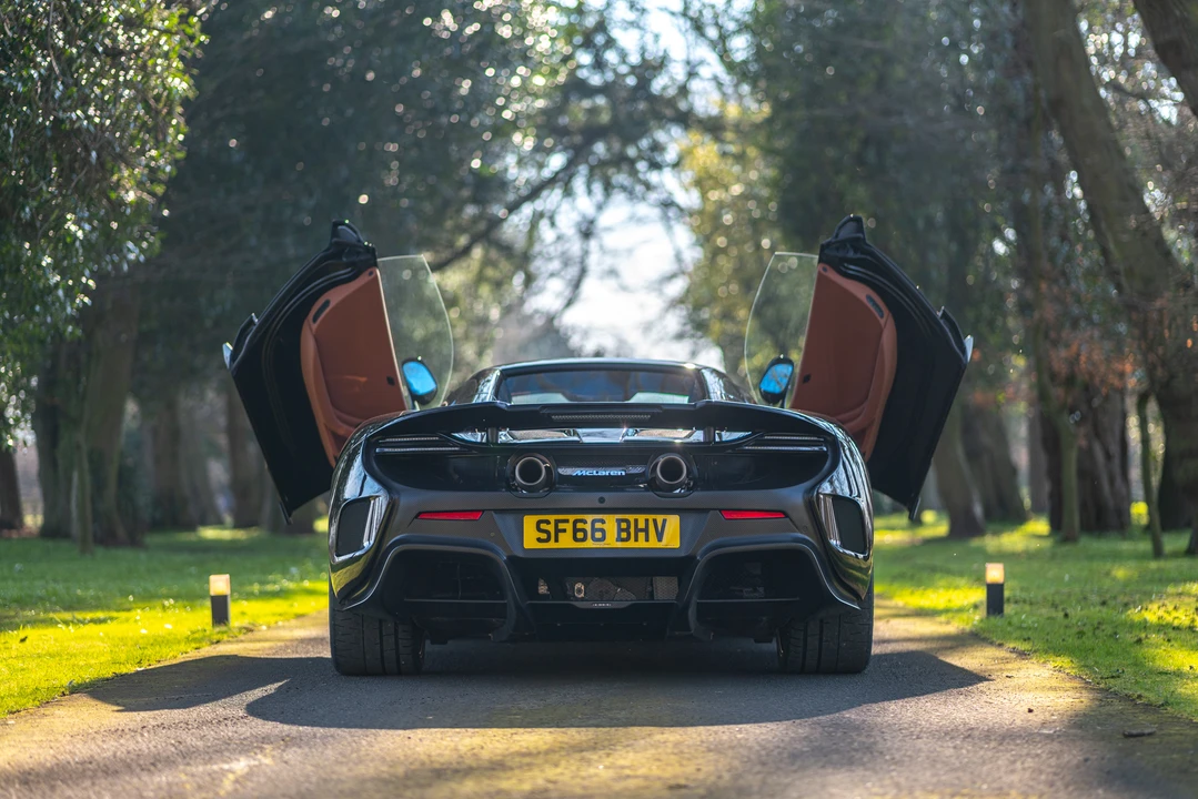 2016 McLaren 675LT Spider - Image 10 of 31