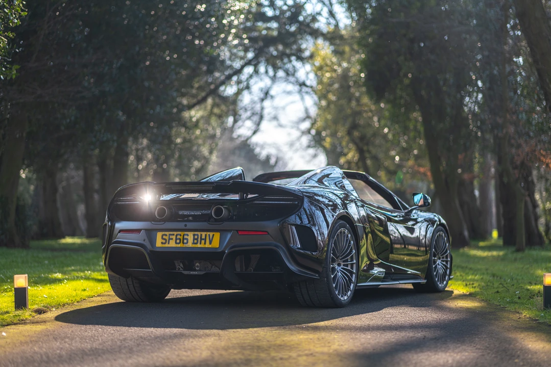 2016 McLaren 675LT Spider - Image 6 of 31