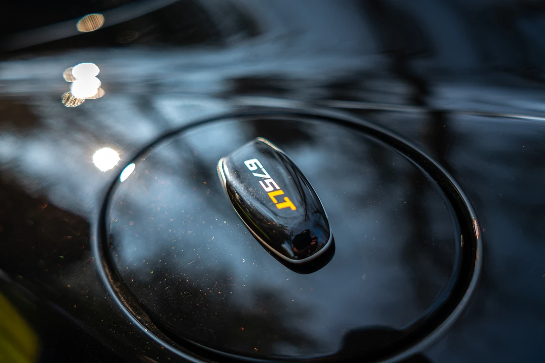 2016 McLaren 675LT Spider - Image 30 of 31