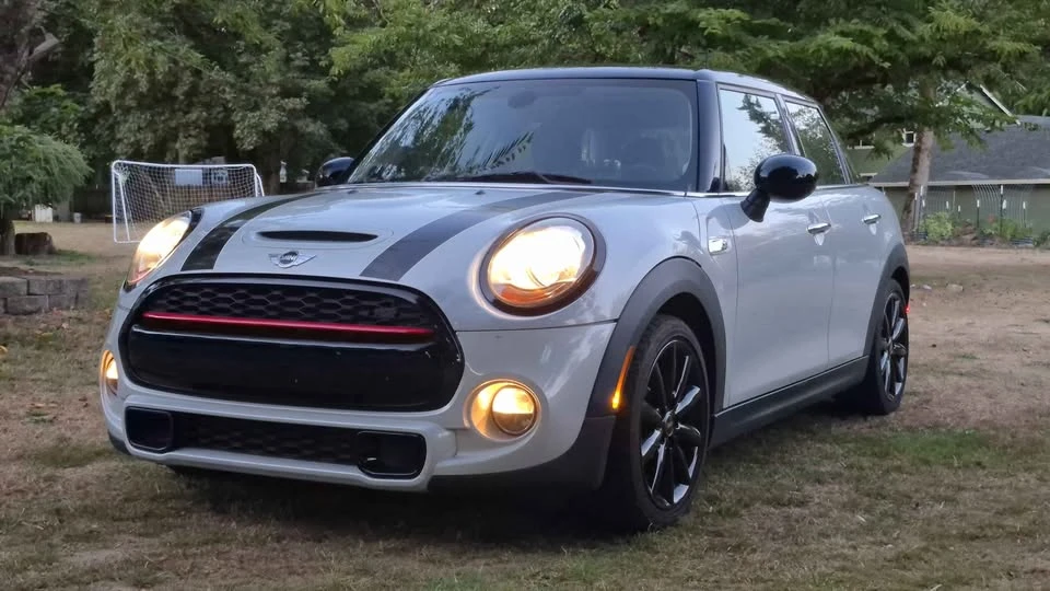 2016 Mini Mini 3rd Gen - Image 2 of 10