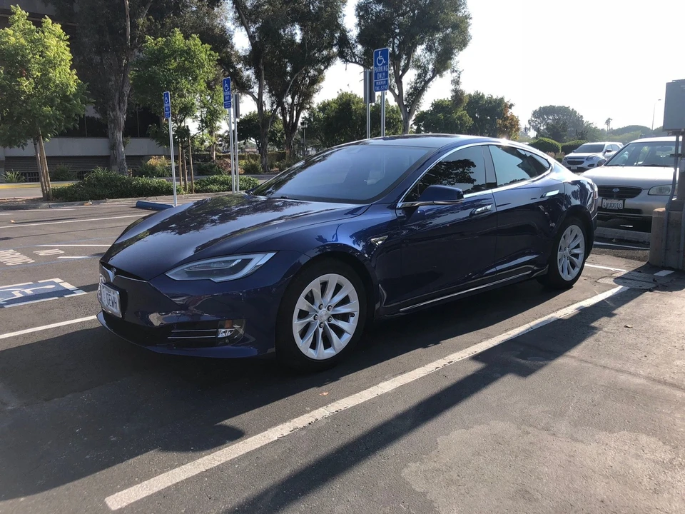 2016 Tesla Model S - Image 5 of 5