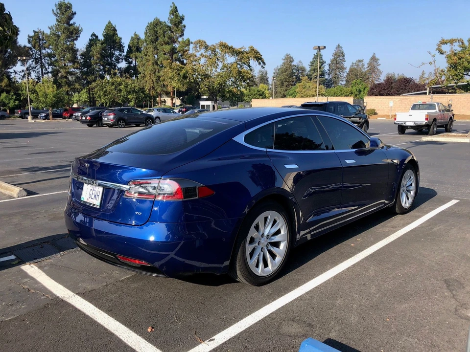 2016 Tesla Model S - Image 4 of 5