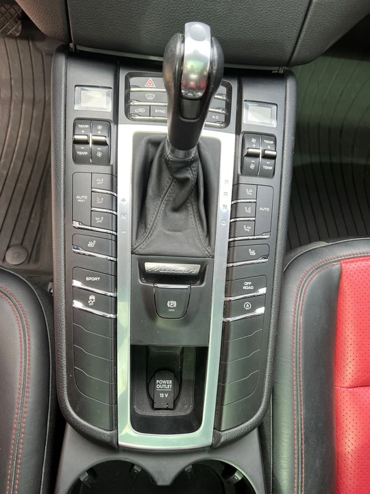 2016 Porsche Macan S - Image 9 of 24