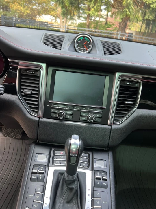 2016 Porsche Macan S - Image 10 of 24