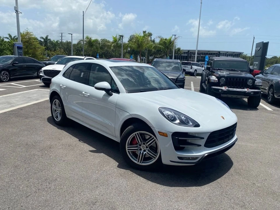 2016 Porsche Macan Turbo - Image 4 of 5