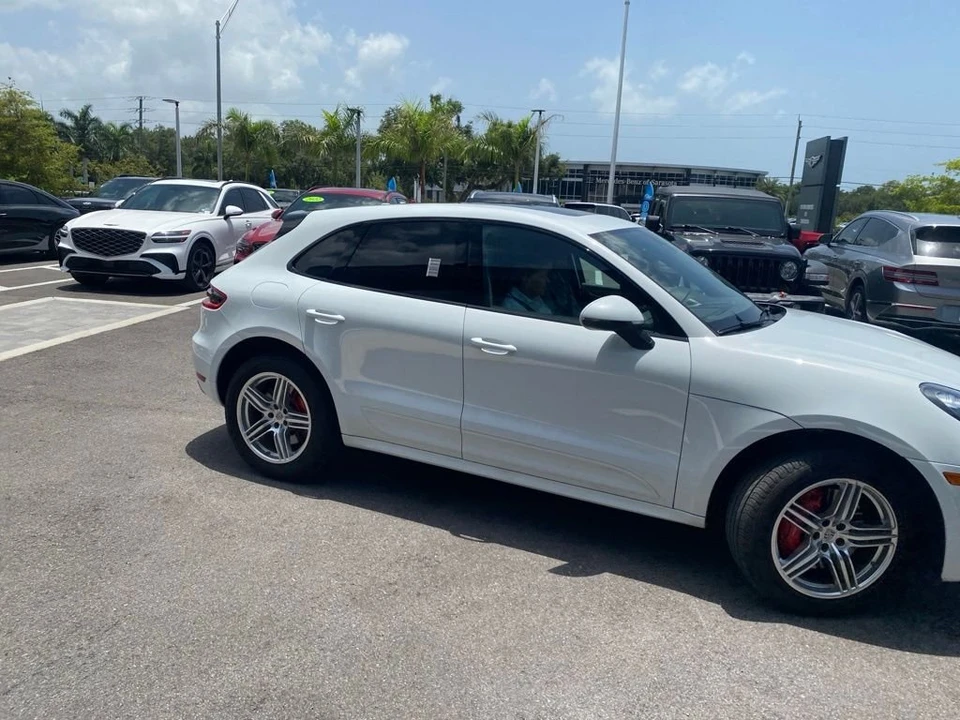 2016 Porsche Macan Turbo - Image 5 of 5