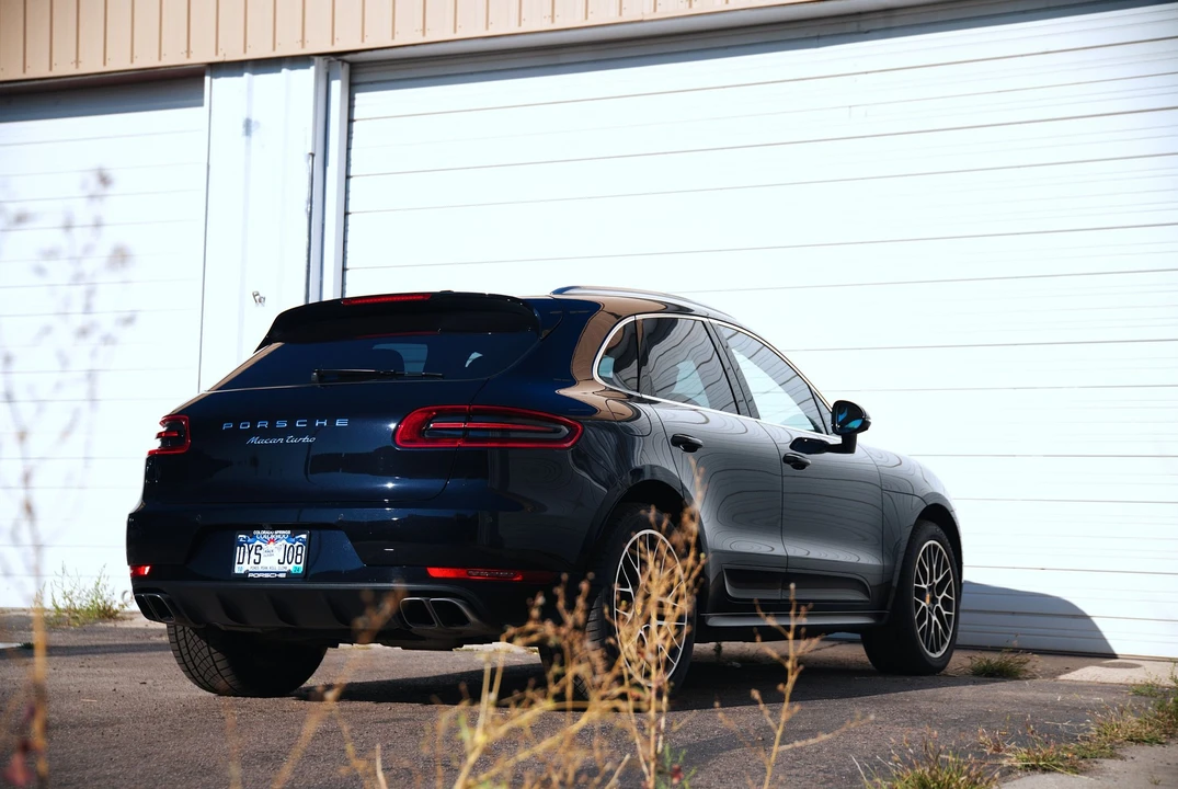 2016 Porsche Macan Turbo - Image 16 of 30
