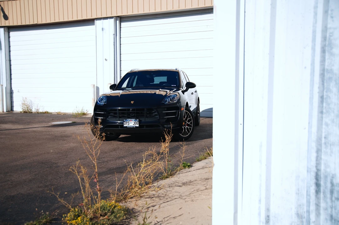 2016 Porsche Macan Turbo - Image 17 of 30