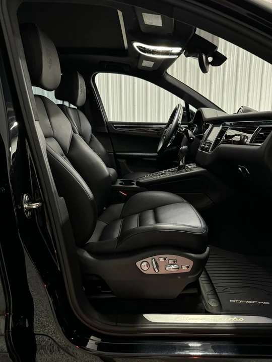 2016 Porsche Macan Turbo - Image 23 of 30
