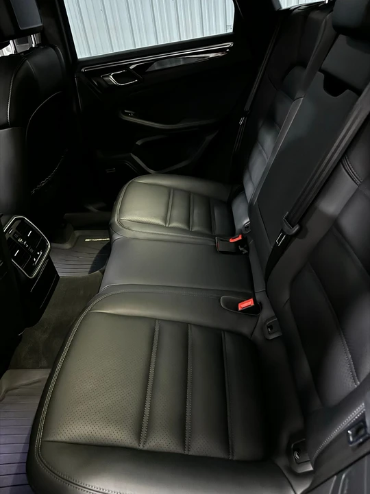 2016 Porsche Macan Turbo - Image 24 of 30