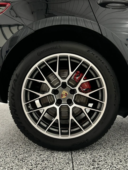 2016 Porsche Macan Turbo - Image 29 of 30
